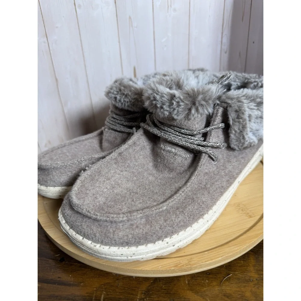 Hey Dude Britt Sz 9/40 Women's Nut Beige Faux Fur Lined‎ Booties w/Laces & Snaps